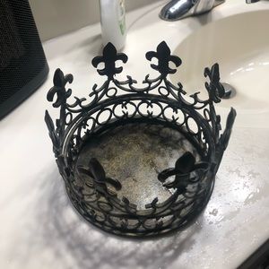 A golden metal crown basket.